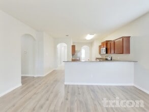 417 Sapphire Ln in Jarrell, TX - Foto de edificio - Building Photo