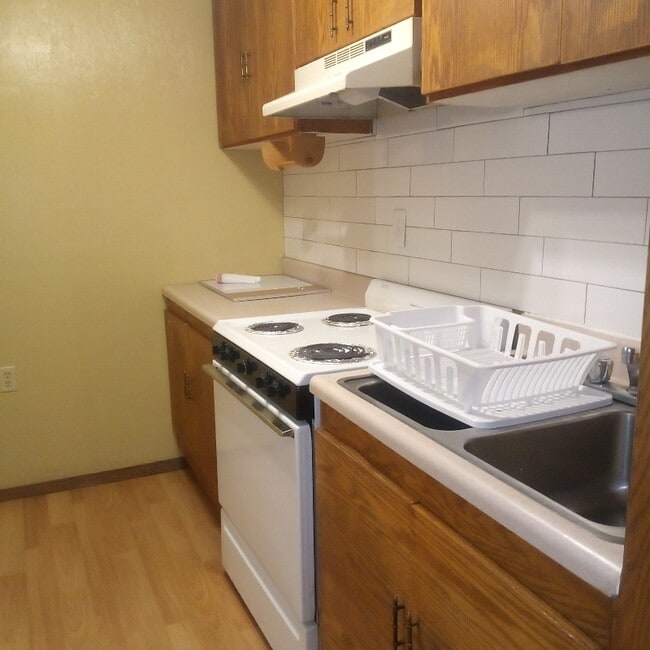 1504 10th Ave in Dodge City, KS - Building Photo - Building Photo