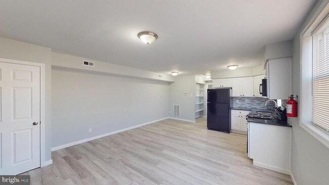 property at 910 Gateway Blvd