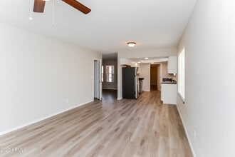 555 N Elm in Mesa, AZ - Foto de edificio - Building Photo