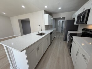 404 Lowell Ln in Richardson, TX - Building Photo - Building Photo