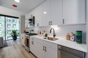 83 E Wacker Pl in Chicago, IL - Building Photo