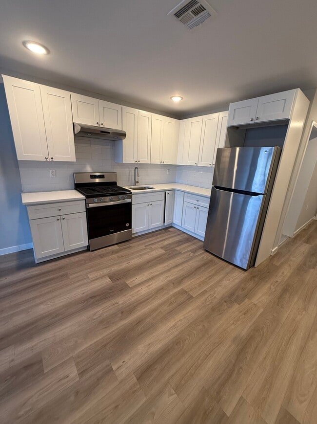 8-10 Godwin Ave, Unit 404