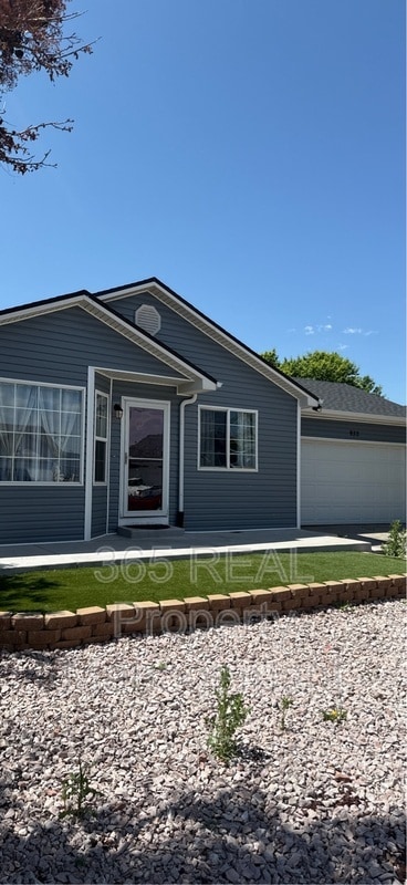 property at 932 E 25th St Rd