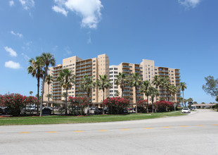 Regatta Beach Club in Clearwater Beach, FL - Building Photo - Building Photo