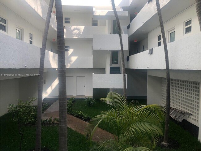 1033 Lenox Ave. in Miami Beach, FL - Building Photo - Building Photo