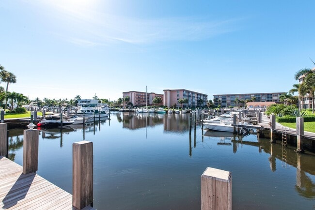 911 Gardenia Dr in Delray Beach, FL - Building Photo - Building Photo