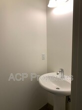 2046 Aaron Dr in Lynden, WA - Building Photo - Building Photo