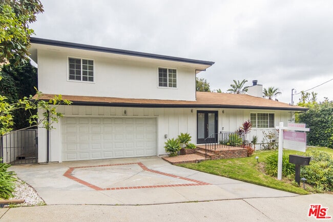 3549 Stone Canyon Ave in Los Angeles, CA - Building Photo - Building Photo