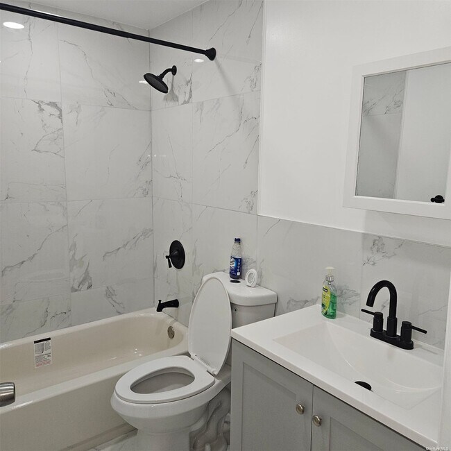 179 Newport St-Unit -2nd Fl in Brooklyn, NY - Building Photo - Building Photo