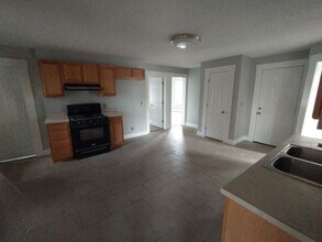 68 Lyons St in Springfield, MA - Building Photo - Building Photo