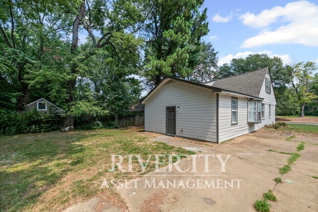 3843 Blue Jay Rd in Memphis, TN - Building Photo - Building Photo