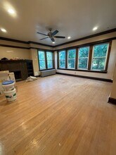 2300 W Sunnyside Ave, Unit 3E in Chicago, IL - Foto de edificio - Building Photo