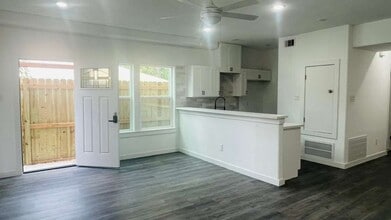 8412 De Priest St in Houston, TX - Building Photo - Building Photo