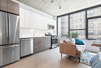 4550 N Sheridan Rd, Unit 413 in Chicago, IL - Building Photo - Building Photo