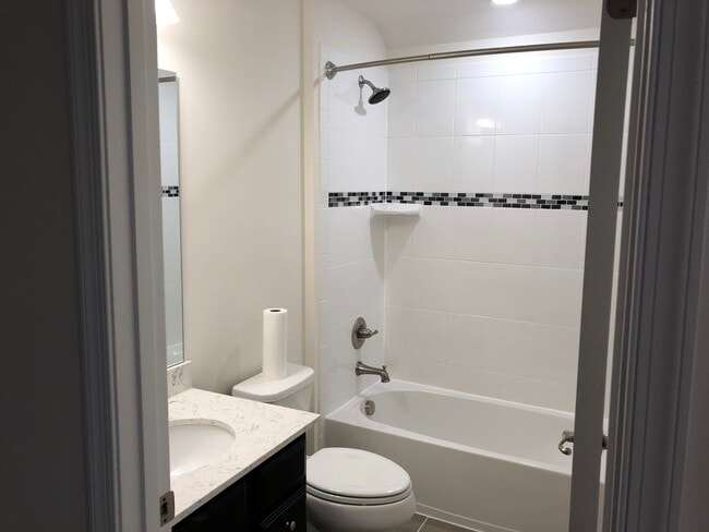 14820 Saddle Creek Drive, Unit Bedroom #6 (4th Floor) in Burtonsville, MD - Building Photo - Building Photo
