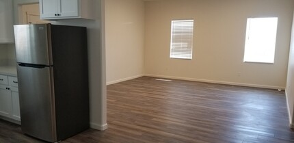 169 East St-Unit -Apt B in Hollister, CA - Foto de edificio - Building Photo