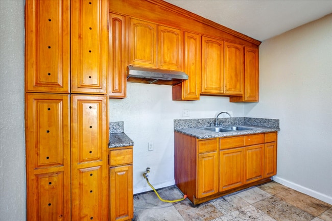 8508 Avalon Blvd in Los Angeles, CA - Foto de edificio - Building Photo