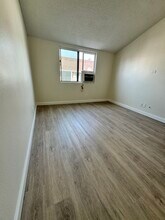 3565 Linden Ave, Unit 328 in Long Beach, CA - Foto de edificio - Building Photo