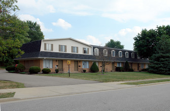 Sheraton Towne in North Canton, OH - Building Photo - Building Photo