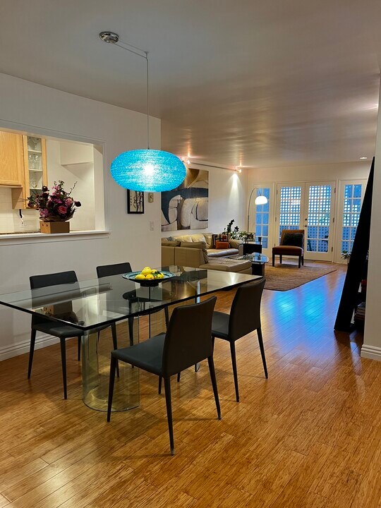 901 10th St, Unit Furnished Home w Den in Santa Monica, CA - Building Photo