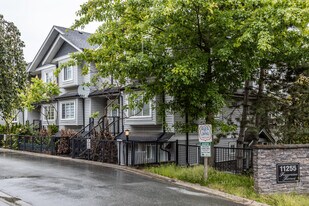 11255 132 St in Surrey, BC - Building Photo