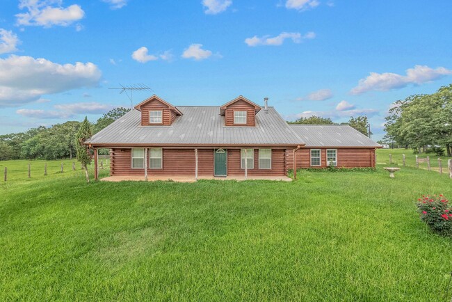 4852 County Rd 448 in Navasota, TX - Building Photo - Building Photo