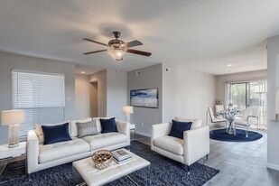 Serena Vista in Garland, TX - Building Photo