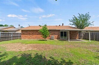 1918 Rutherford Ln in Arlington, TX - Building Photo - Building Photo