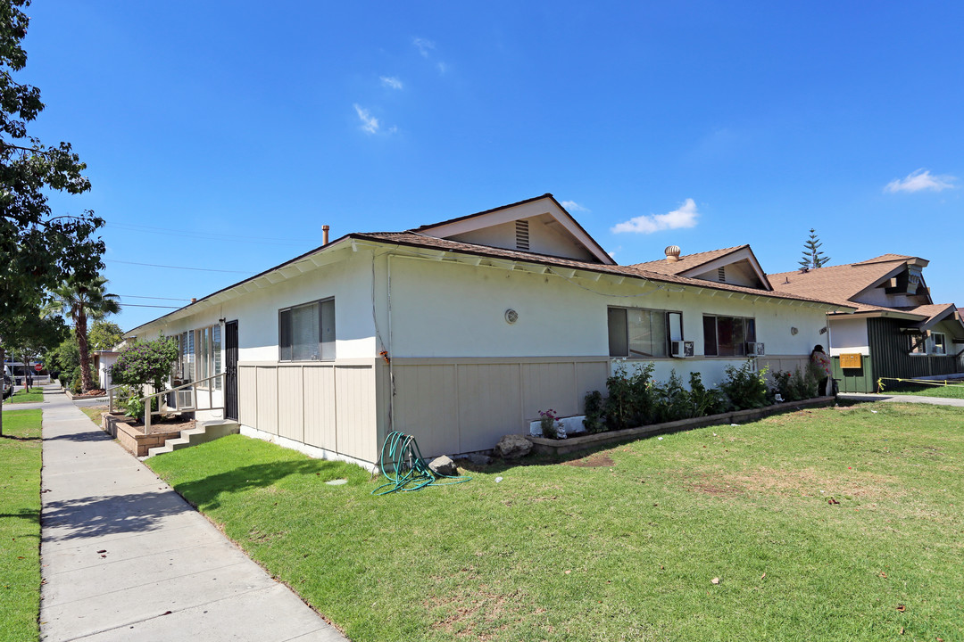 1016 N Shattuck Pl in Orange, CA - Building Photo