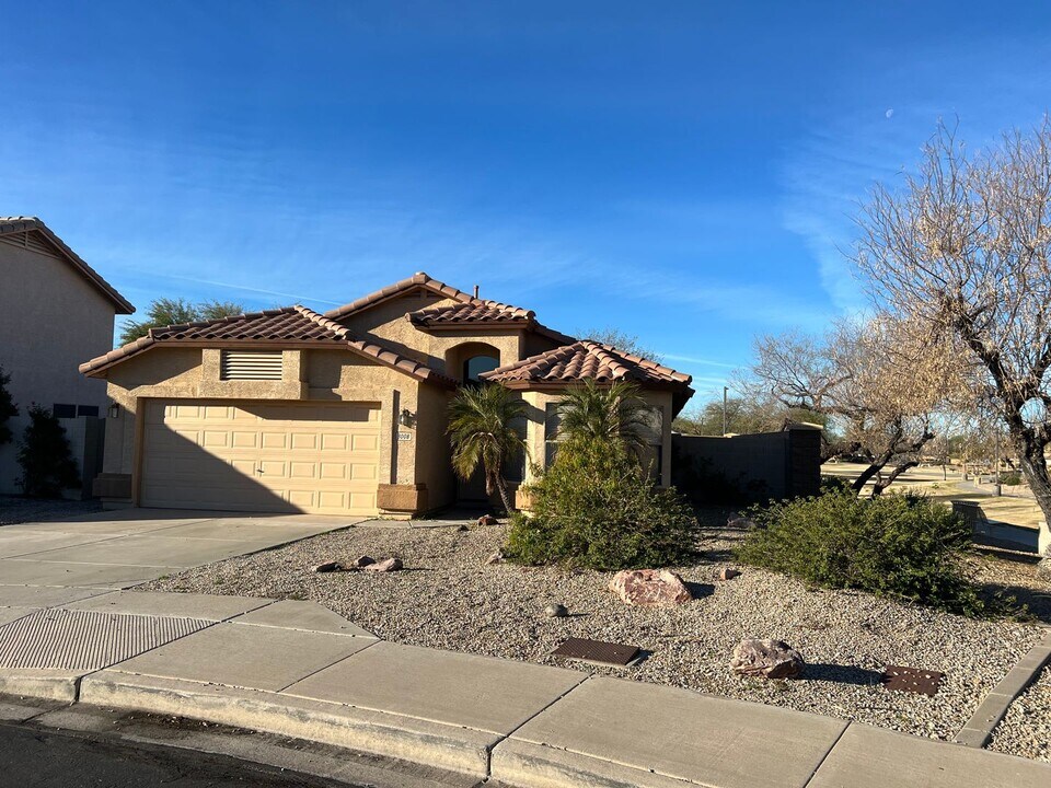 3008 S Cortland Cir in Mesa, AZ - Foto de edificio