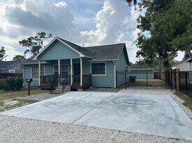 7811 Helmers St in Houston, TX - Building Photo