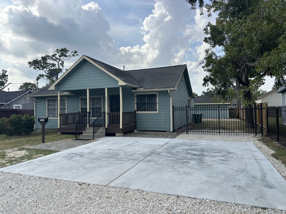 7811 Helmers St in Houston, TX - Building Photo