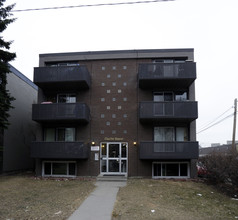 1711 12th St SW in Calgary, AB - Building Photo - Building Photo