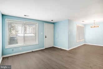 9410 Walburg Way in Gaithersburg, MD - Building Photo - Building Photo