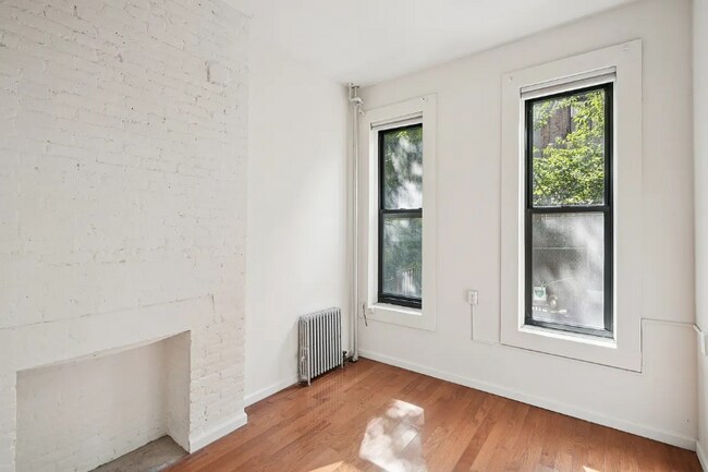 344 E 9th St in New York, NY - Building Photo - Building Photo