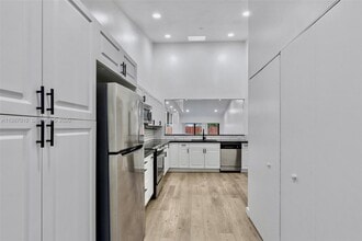 518 NE 199th Ln in Miami, FL - Building Photo - Building Photo