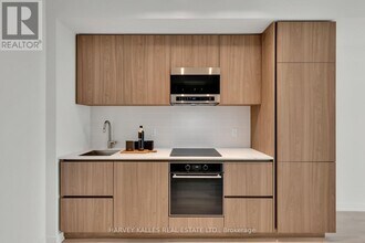 110 Broadway Ave in Toronto, ON - Building Photo - Building Photo