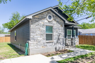 479 Corliss in San Antonio, TX - Foto de edificio - Building Photo