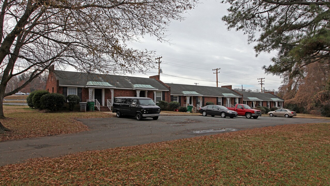 Woodland Drive Apartments in Charlotte, NC - Foto de edificio