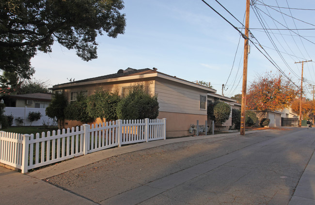 313 W Valencia Ave in Burbank, CA - Foto de edificio - Building Photo