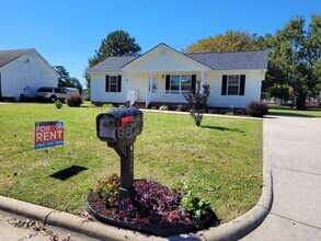 111 Sunset Dr in Dunn, NC - Foto de edificio - Building Photo
