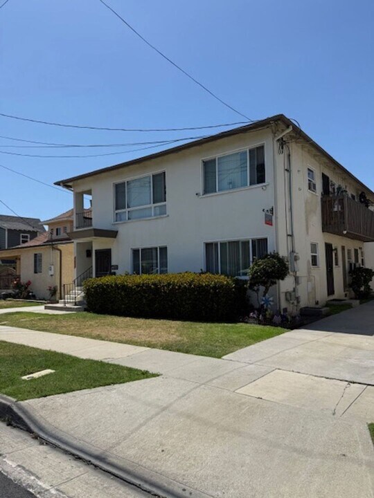 10727 Western Ave in Downey, CA - Building Photo