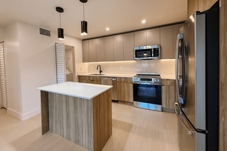 Village Crossing in West Palm Beach, FL - Building Photo - Building Photo