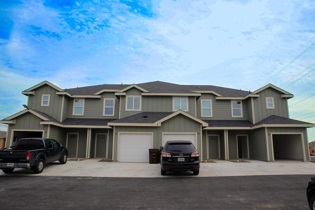 7239 Converse Ridge Ln, Unit 104 in Windcrest, TX - Building Photo
