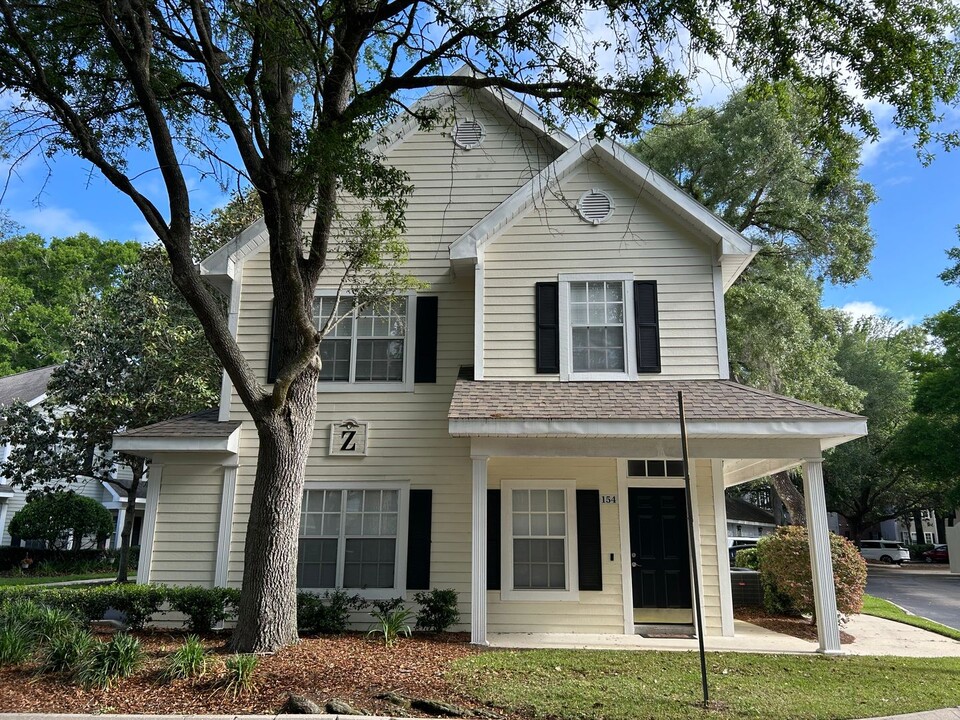 10000 SW 52nd Ave in Gainesville, FL - Foto de edificio