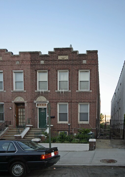 333 Woodbine St in Brooklyn, NY - Building Photo