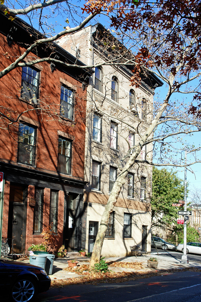 30 Hicks St in Brooklyn, NY - Foto de edificio - Building Photo