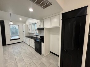 300 Ave B in Ennis, TX - Building Photo - Building Photo