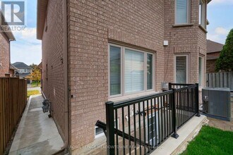 3143 Innisdale Rd in Mississauga, ON - Building Photo - Building Photo